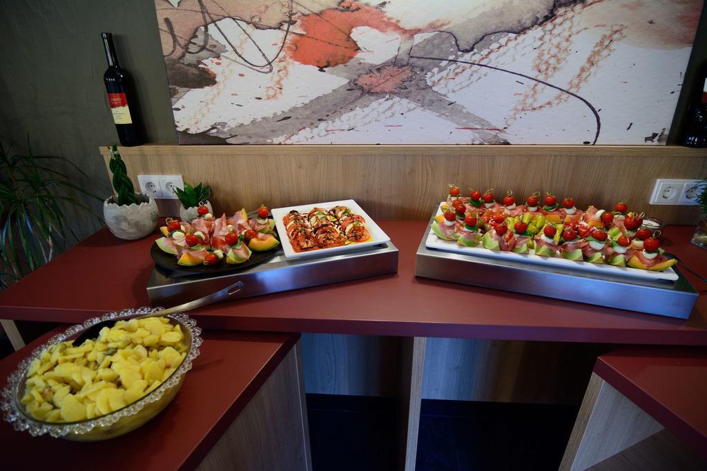 Hotel-Restaurant-Weingut Kapellenhof كلوتن المظهر الخارجي الصورة