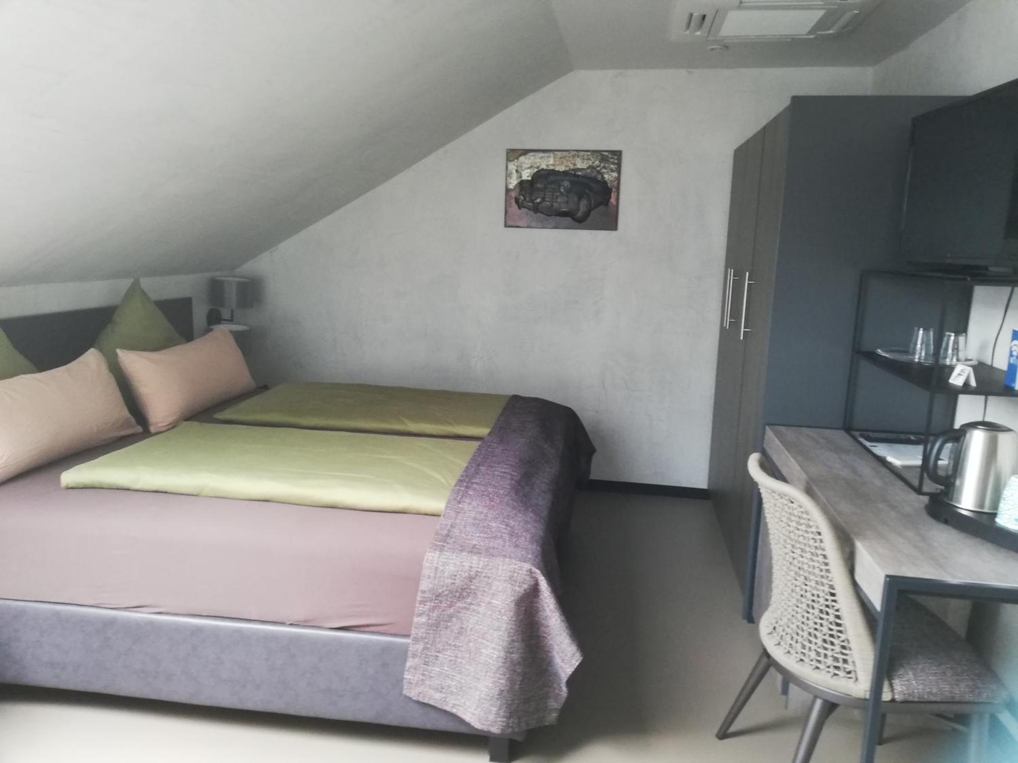 Hotel-Restaurant-Weingut Kapellenhof كلوتن المظهر الخارجي الصورة